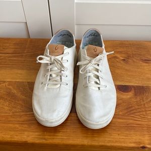 Olukai sneaker